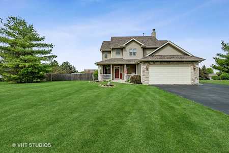 3919 Twin Oaks Dr Wonder Lake, IL 60097