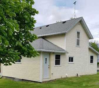 366 W Prospect St Lake Mills, WI 53551-1149