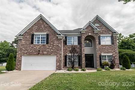 5801 Crimson Oak Ct Harrisburg, NC 28075