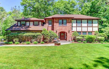 148 Landing Meadow Road Smithtown, NY 11787