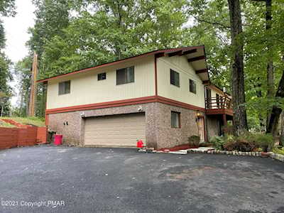 172 Yacht Club Dr Greentown, PA 18426