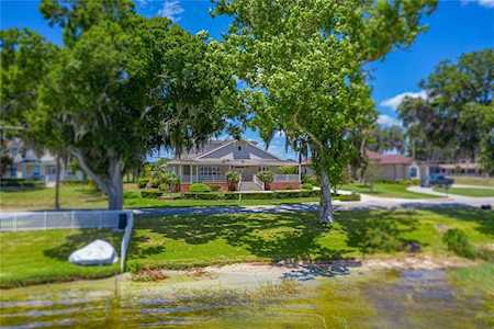 2128 Lake Ariana Blvd Auburndale, FL 33823
