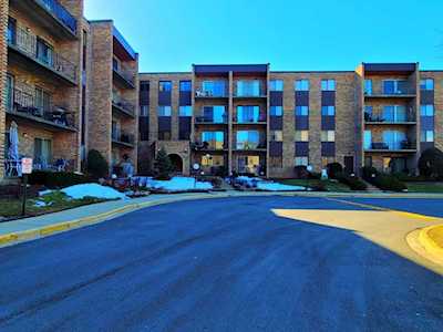 625 W Huntington Commons Rd #101 Mount Prospect, IL 60056