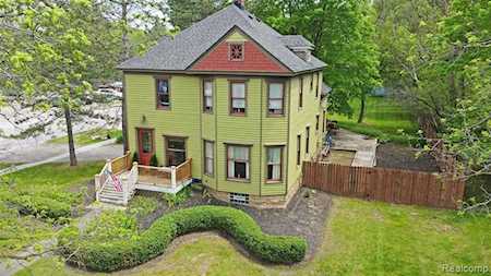 130 N Main St Village Of Clarkston, MI 48346
