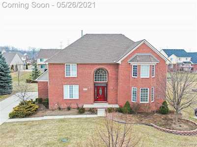 48738 Crescent Dr Canton Twp, MI 48187