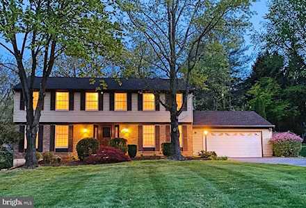 9887 Foxhill Ct Ellicott City, MD 21042