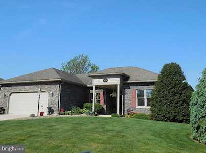 6235 Merion Dr Fayetteville, PA 17222