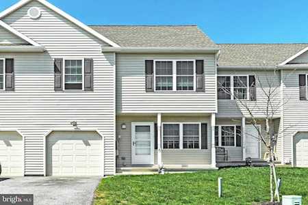 6 Creekside Dr Wrightsville, PA 17368