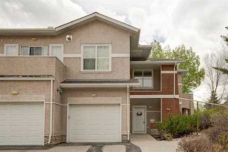 33 Parkridge View SE Calgary, AB T2J 7G7