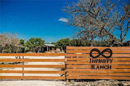 651 Plant Lady LN Dripping Springs, TX 78620