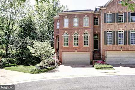 9921 Trosby Ct Vienna, VA 22181