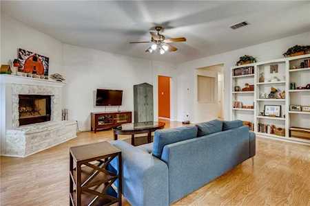 310 Masonwood DR Kyle, TX 78640