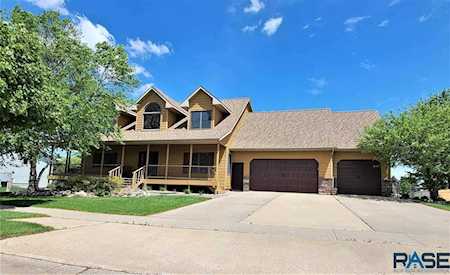 801 Sagehorn Dr Hartford, SD 57033