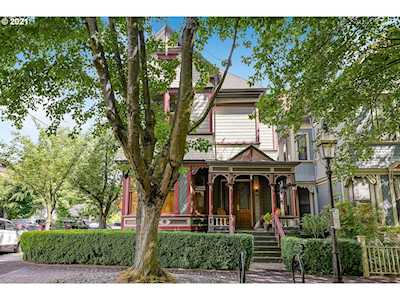 1735 NW Irving St Portland, OR 97209