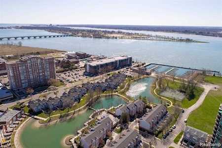 274 Main Sail Ct Detroit, MI 48207