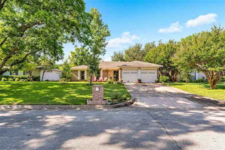 1824 Briar Run Benbrook, TX 76126