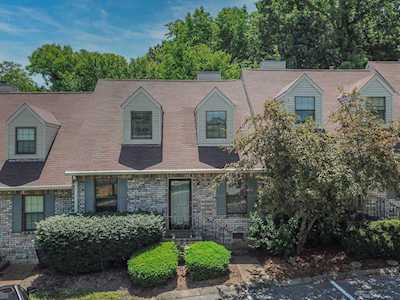 337 Deerpoint Dr Hendersonville, TN 37075