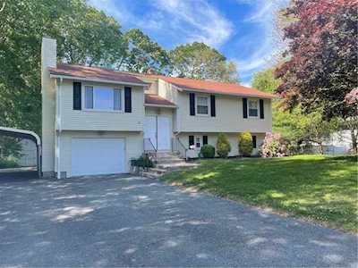 15 Collingwood Dr Cranston, RI 02921
