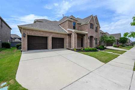 832 Boardwalk Way Aubrey, TX 76227