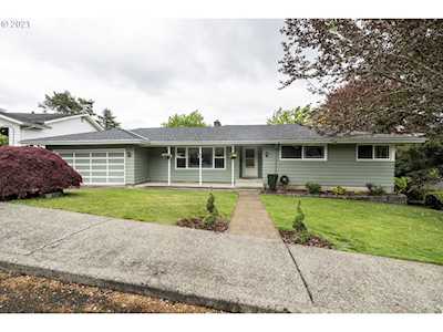 5528 SW Dover Ct Portland, OR 97225