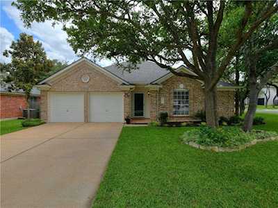 4621 Moose DR Austin, TX 78749