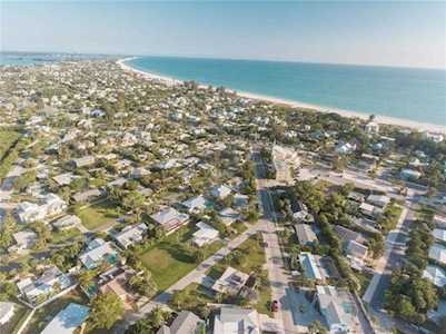 207 84th St Holmes Beach, FL 34217