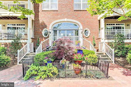 5112 Donovan Dr #405 Alexandria, VA 22304