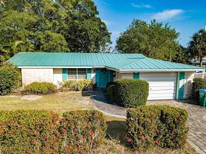 505 74th St Holmes Beach, FL 34217