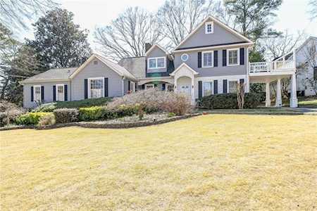 489 Pine Tree Dr NE Atlanta, GA 30305