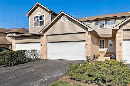 2122 W Adobe Dr Addison, IL 60101