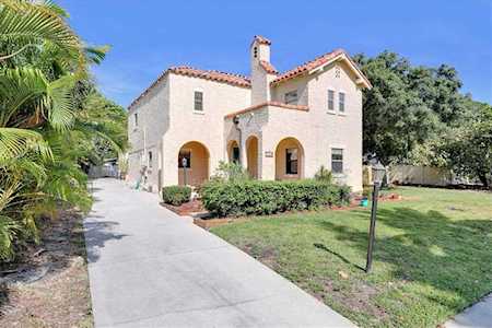 520 Hillcrest Dr Bradenton, FL 34209