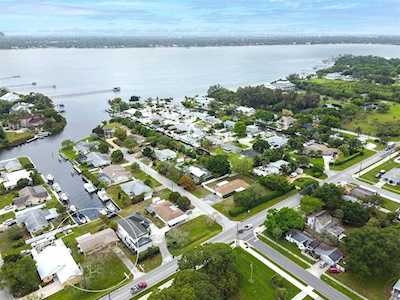 2307 10th St W Palmetto, FL 34221