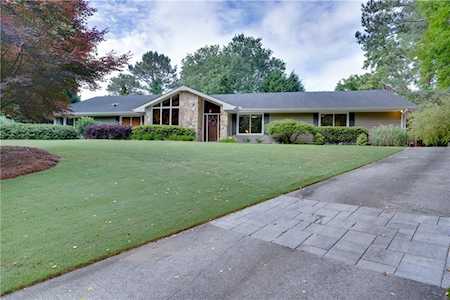 145 Farmstead Ln Roswell, GA 30075