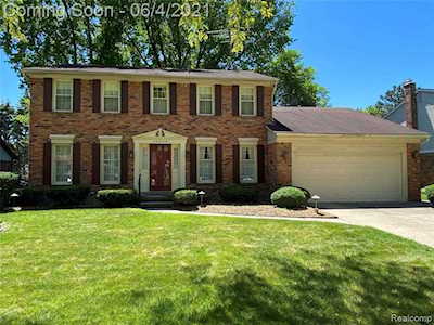 33973 Fairfax Dr Livonia, MI 48152