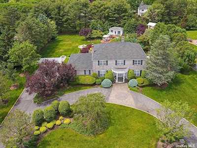 41 Elderwood Drive St. James, NY 11780