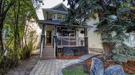 1513 3 St NW Calgary, AB T2M 2X9