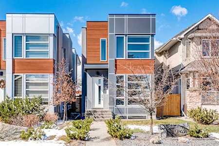 2405 32 St SW Calgary, AB T3E 2R8