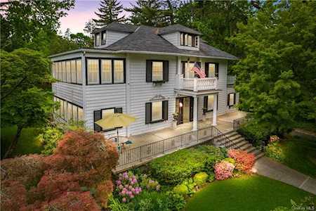 137 Montgomery Circle New Rochelle, NY 10804