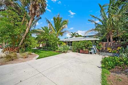 215 82nd St Holmes Beach, FL 34217