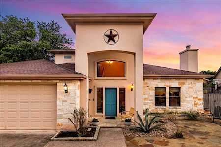 1030 Daviot DR Spicewood, TX 78669