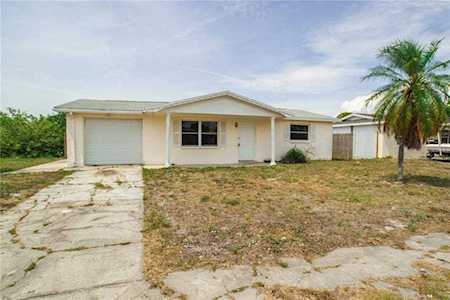 3245 Salisbury Dr Holiday, FL 34691