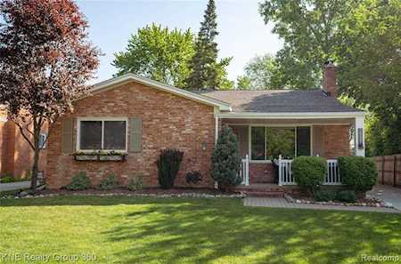 3908 Auburn Dr Royal Oak, MI 48073