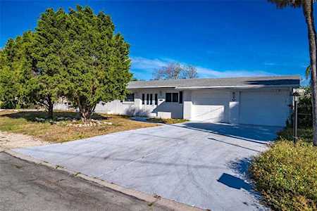520 71st St Holmes Beach, FL 34217