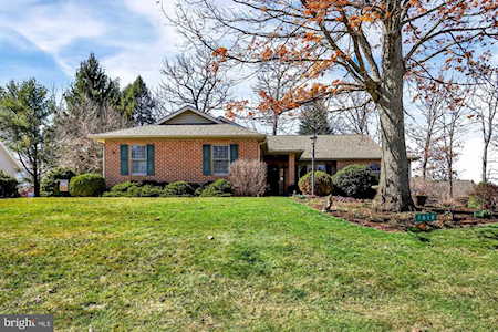 7018 Fairway Oaks Fayetteville, PA 17222