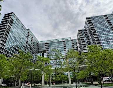 9725 Woods Dr #1215 Skokie, IL 60077