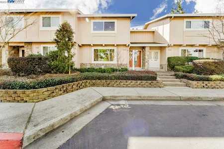 22686 Royal Oak Way Cupertino, CA 95014