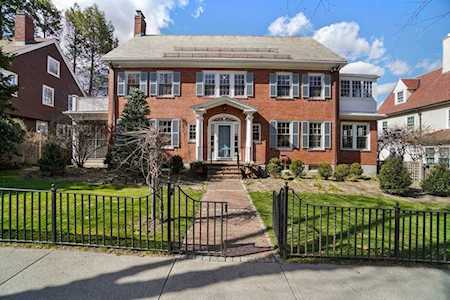 305 Buckminster Rd Brookline, MA 02445