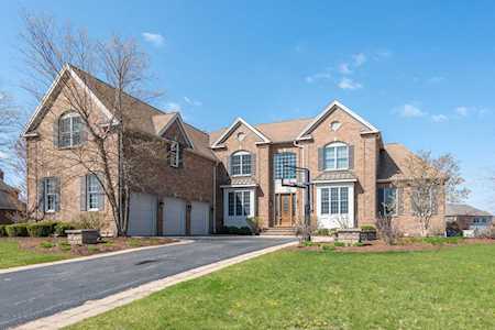 38 Wood Oaks Dr South Barrington, IL 60010