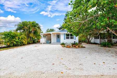 651 Linley St Longboat Key, FL 34228