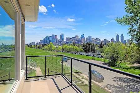 2108 9 Ave NW Calgary, AB T2N 1E4